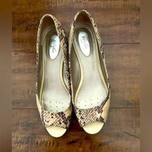 Open toe wedges for women